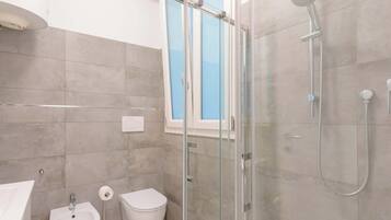 Apartment, 1 Bedroom, Balcony | Bathroom