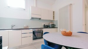 Ảnh chưa phân loại, 5 trong số 11 ảnh, nút