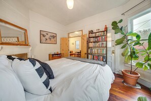 Interior - Heart of Seattle: Pet-friendly Bungalow w/ Yard! (Seattle)