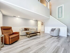 Interior - 3/3 oasis. Perfect location! (Sarasota)