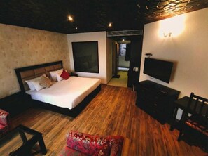 Deluxe Double Room, Garden View | Iron/ironing board, free WiFi - Hotel Metropolis (Srinagar)