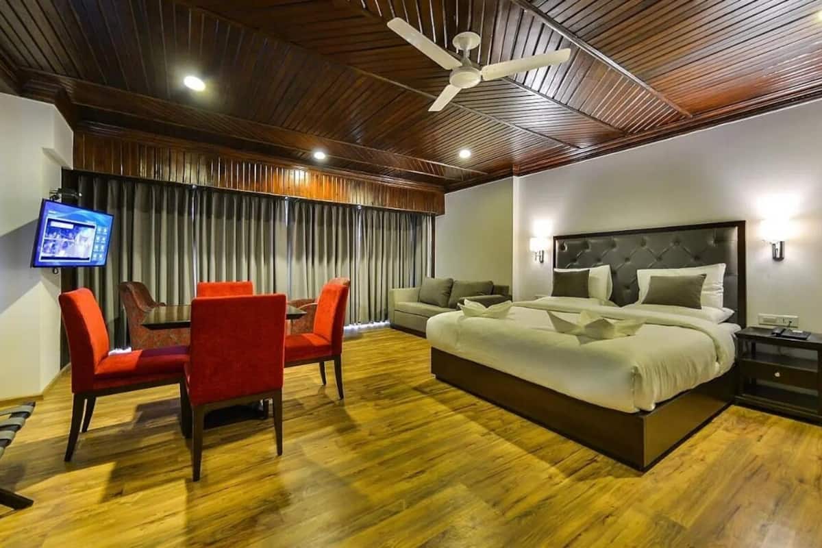 Superior Triple Room | Iron/ironing board, free WiFi