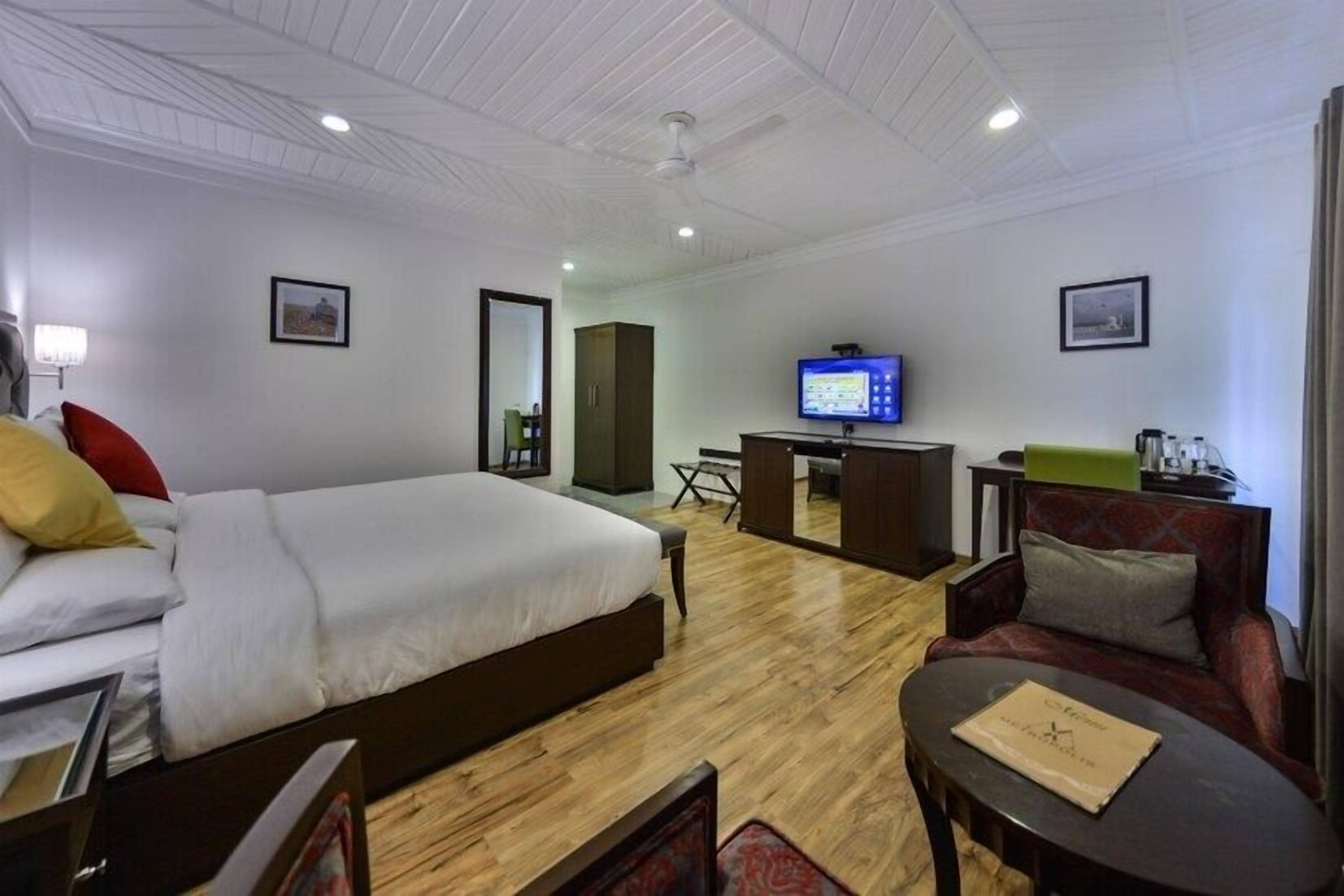 Deluxe Double Room, Garden View | Iron/ironing board, free WiFi