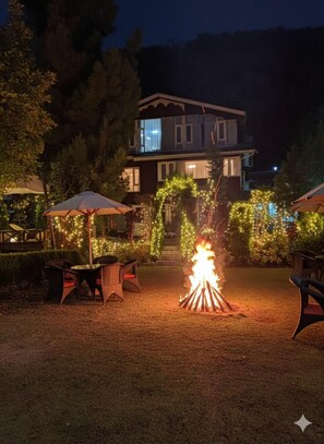 Garden - Hotel Metropolis (Srinagar)