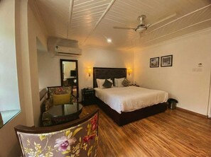Deluxe Double Room | Iron/ironing board, free WiFi - Hotel Metropolis (Srinagar)