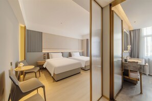 Kamar Double Superior, pemandangan halaman | Meja kerja, ruang kerja ramah laptop, dan Wi-Fi gratis