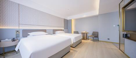 Escritorio, espacio para trabajar con laptop y wifi gratis