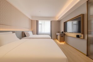 Desk, laptop workspace, free WiFi - Easong Plus Hotel Shanxi Museum  (Taiyuan)