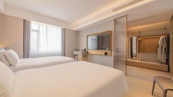 Dobbeltrom – superior, bakgårdsutsikt | Skrivebord, skrivebord for bærbar PC og wi-fi (inkludert)