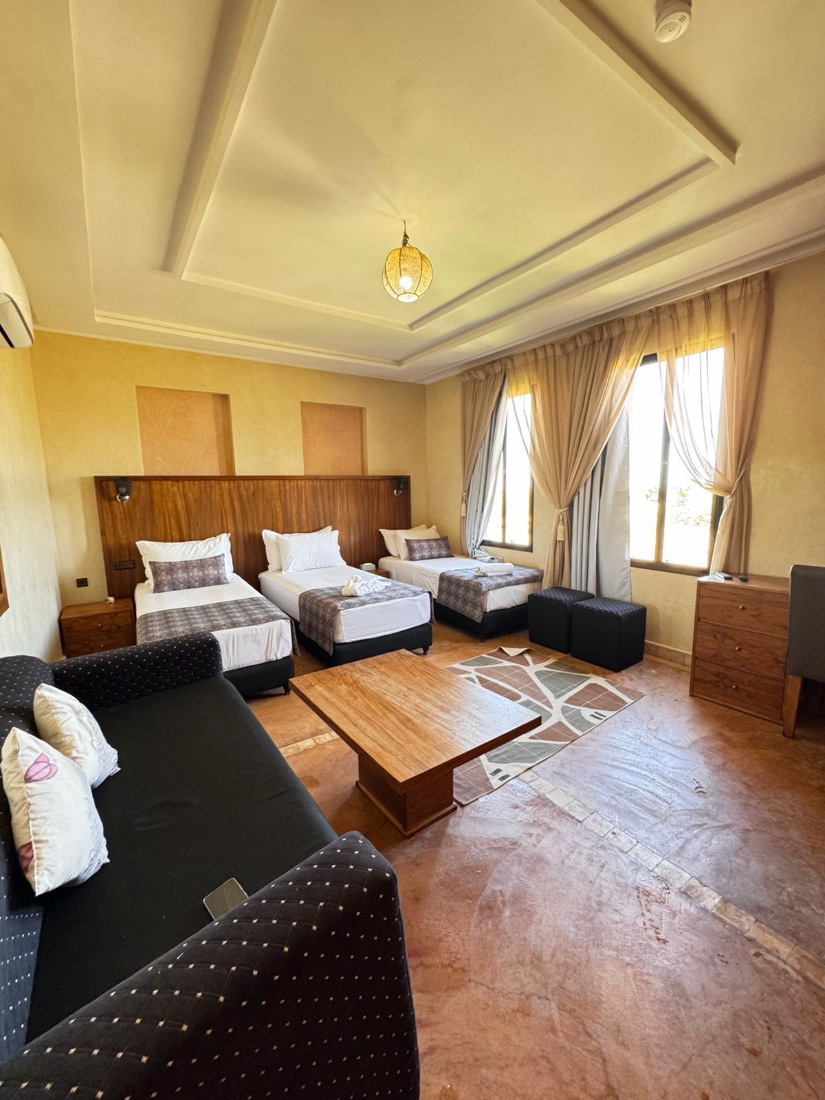 Kamar Triple Comfort | Tempat tidur bayi, Wi-Fi gratis, dan seprai linen