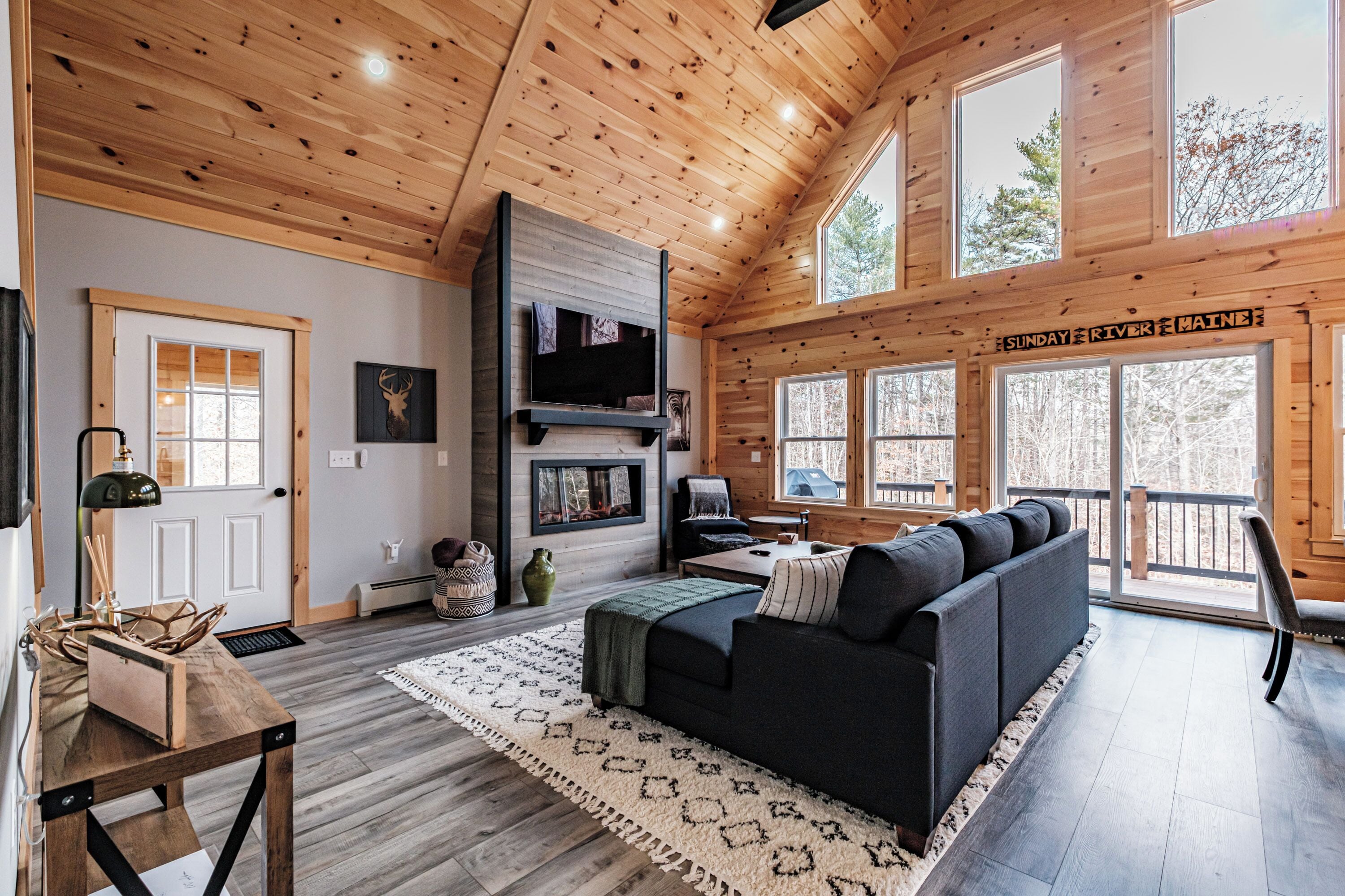 Smart TV, fireplace