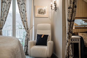 JASPER | 高級寢具、免費無線上網、床單