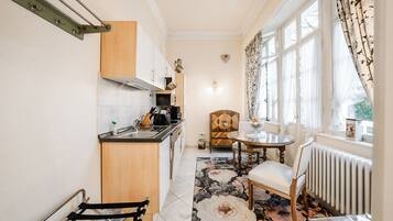 Classic-Apartment, Balkon, Bergblick | Esszimmer