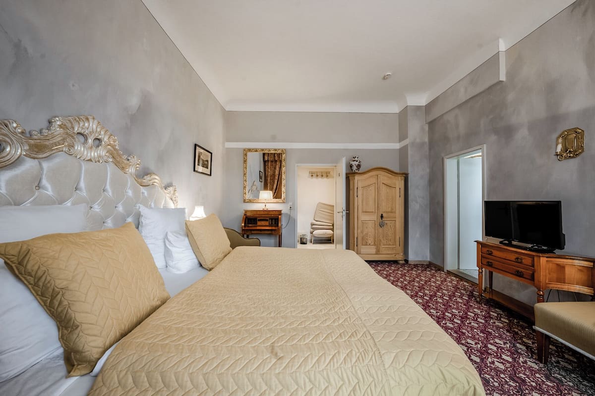 Standard Apartment, Balcony, Mountain View | Free WiFi