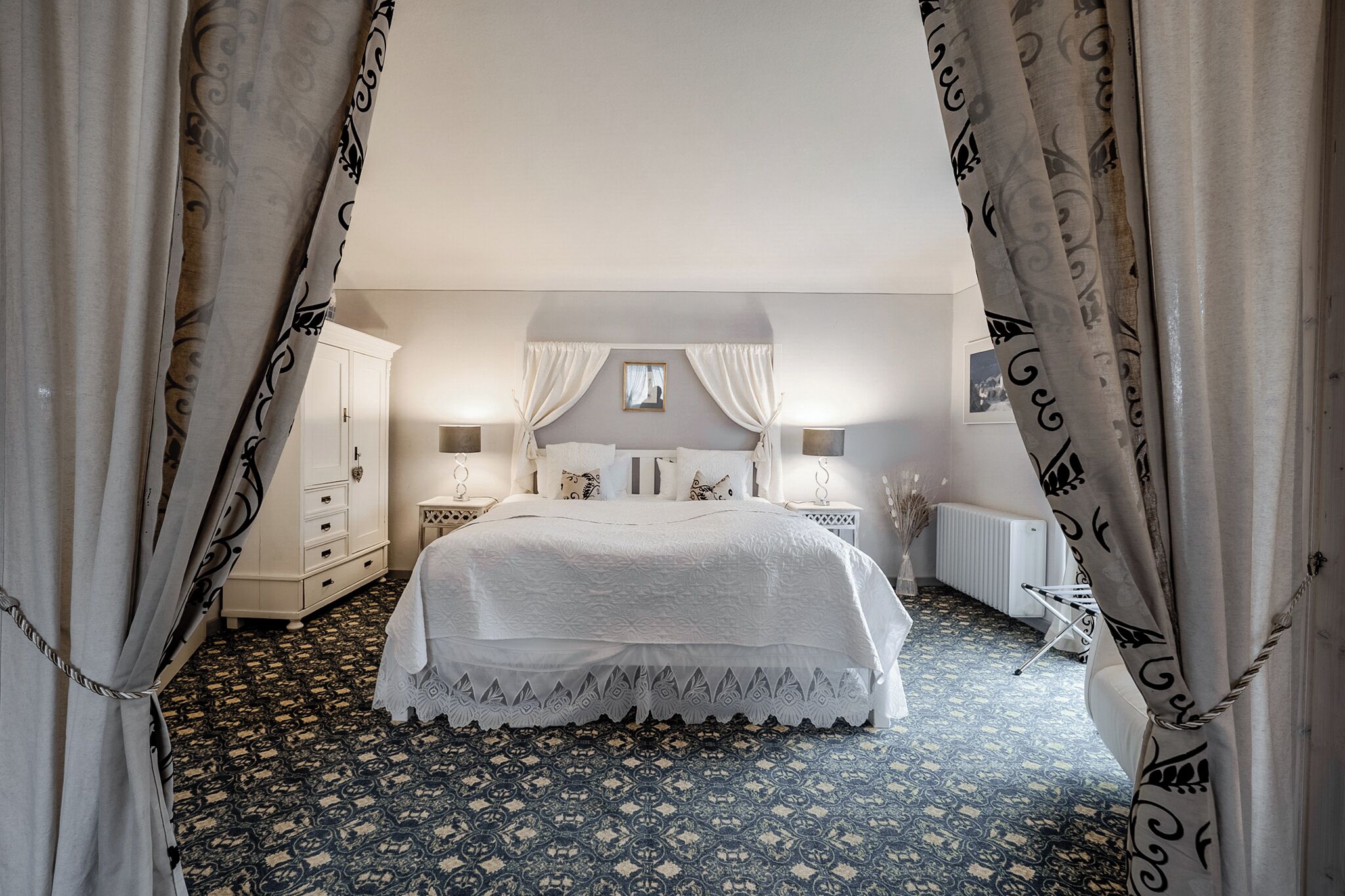 JASPER | Hochwertige Bettwaren, kostenlose Babybetten, kostenloses WLAN