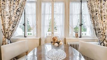Classic Apartment, Balcony, Mountain View | Dining room