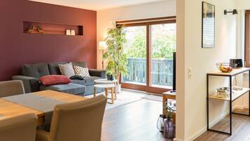 Fernseher, Tischtennisplatte