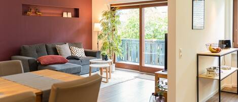 TV, tavolo da ping pong