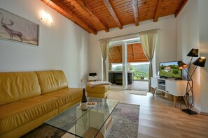 Televisión y chimenea 