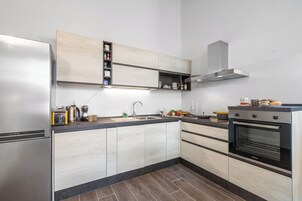 Horno, placa de cocina, lavavajillas, cafetera/tetera