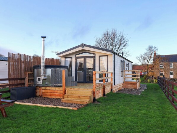 Exterior - Rosefinch Cabin (Scarborough)