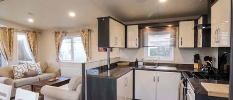 Batterie de cuisine, vaisselle et ustensiles