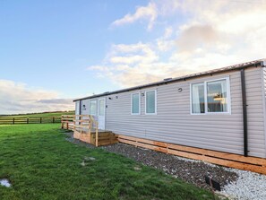 Exterior - Swift Cabin (Scarborough)