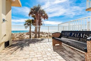 Terrace/patio - Beach Therapy at the Palms - No Crowds - Great Amenities! (Fort Walton Beach)