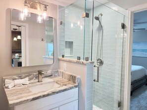 Douche, serviettes fournies