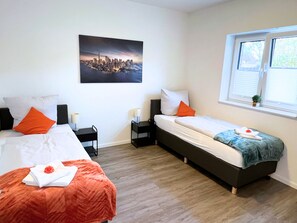 Silitysrauta/-lauta, ilmainen Wi-Fi, vuodevaatteet, pääsy pyörätuolilla