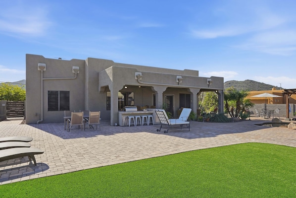 House, 4 Bedrooms | Outdoor dining