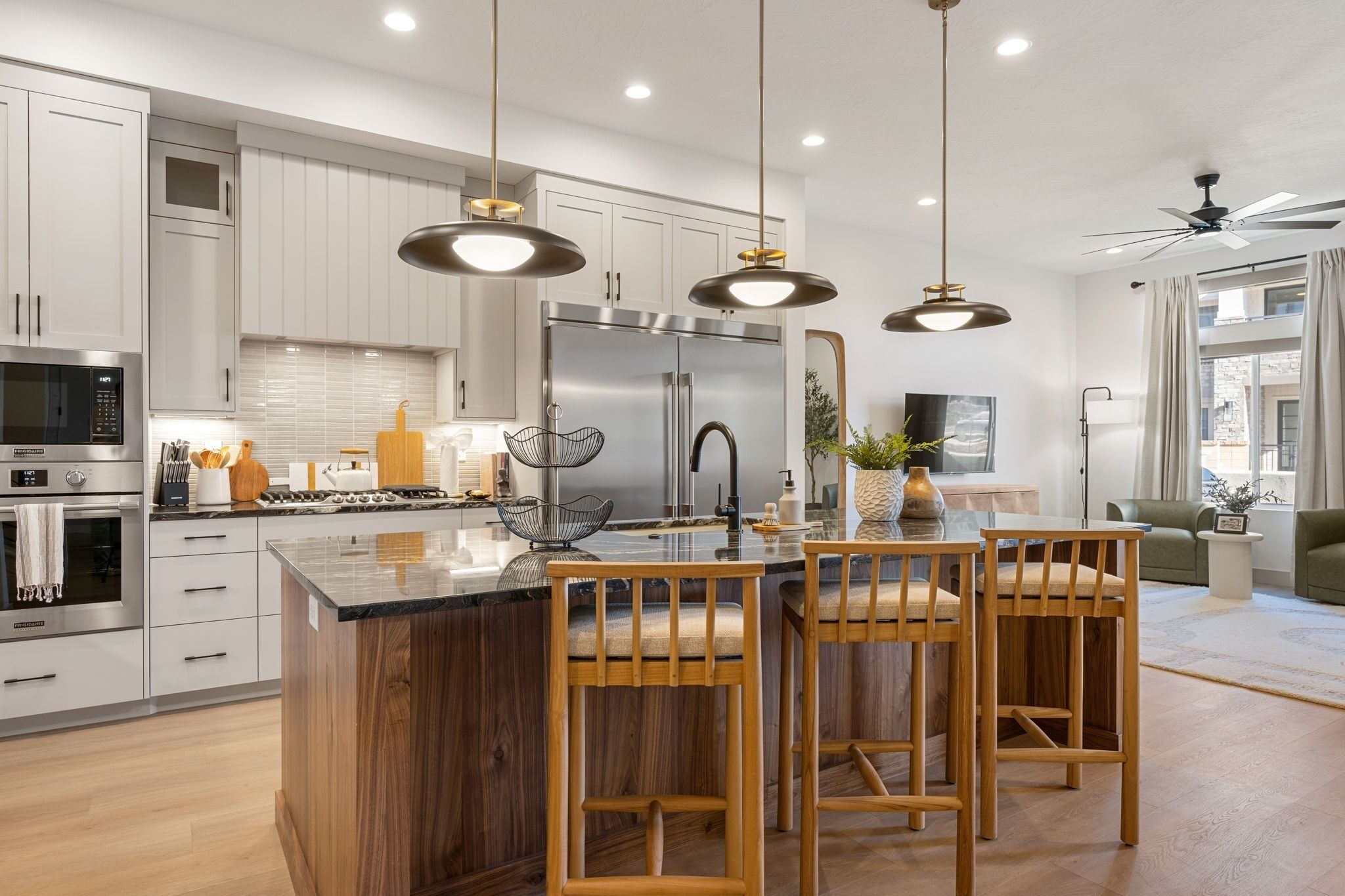 Maison en rangée, 6 chambres | Cuisine privée | Réfrigérateur, un four, cafetière-théière, grille-pain