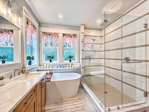 Shower, hair dryer, towels - 59 Sandcastle - Best Mid-Century Modern Beach Escape — 7BR, Pool, 3D-Theater (Hilton Head Island)