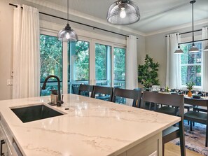 Dining - 59 Sandcastle - Best Mid-Century Modern Beach Escape — 7BR, Pool, 3D-Theater (Hilton Head Island)