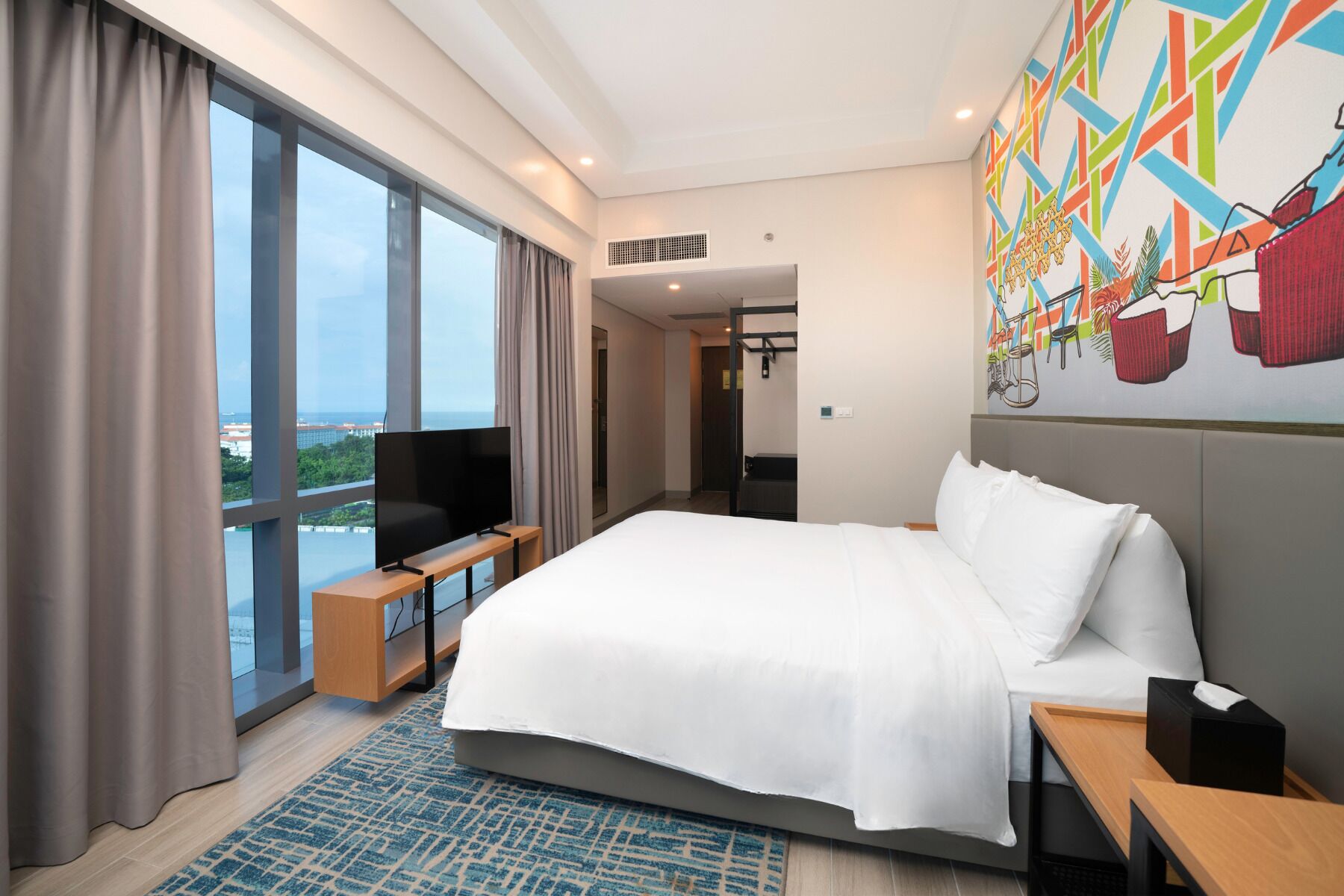 Corner Room Queen Bed Sea View Near Mactan Beach | In-room safe, blackout drapes, free WiFi, bed sheets