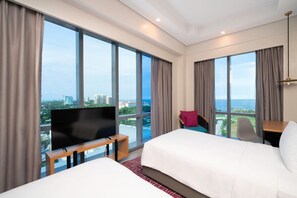 Corner Room Twin Beds Sea View Near Mactan Beach | In-room safe, desk, laptop workspace, blackout curtains - MCollection - Mactan Island Stay Near Beach and Airport (Lapu-Lapu)