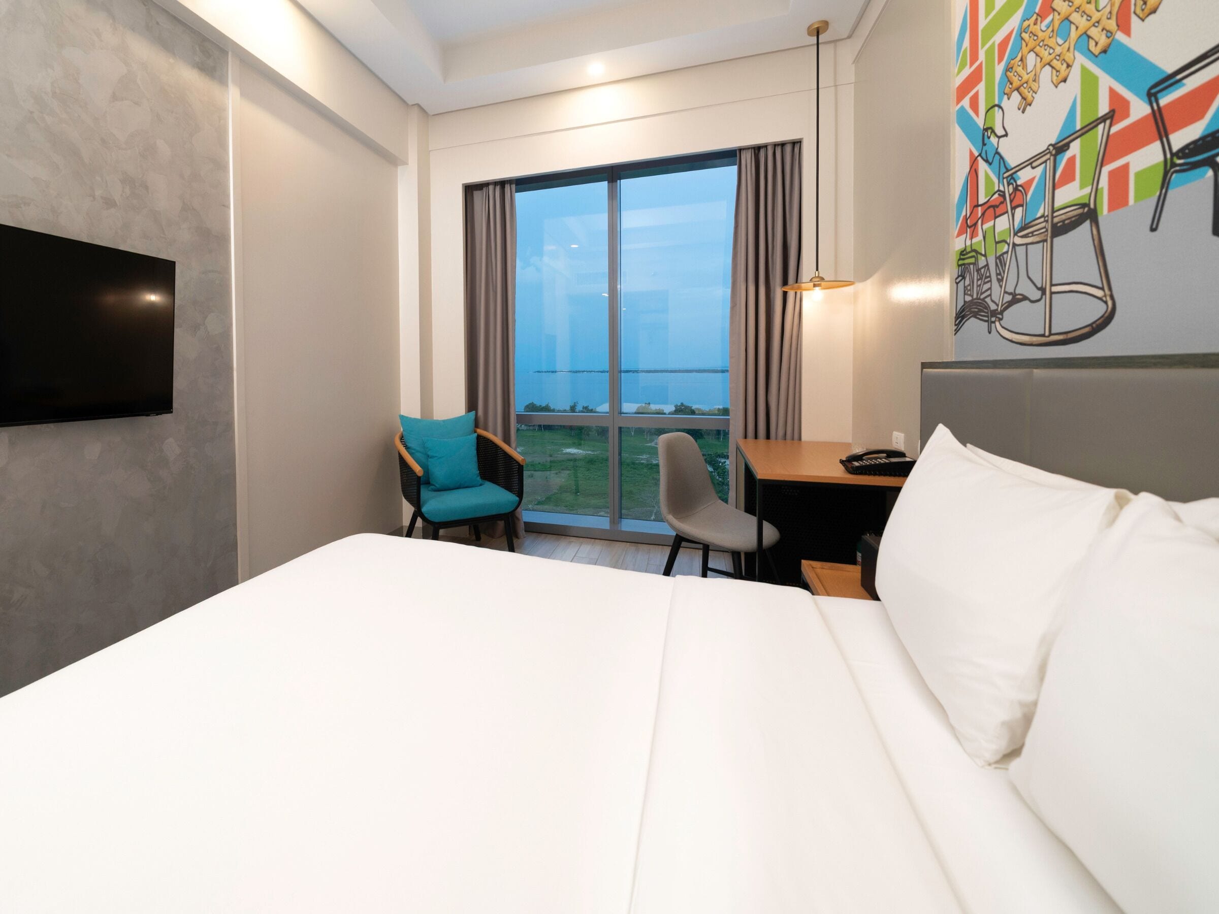 Queen Bed Near Mactan Newtown Beach Cebu | In-room safe, blackout drapes, free WiFi, bed sheets