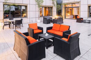 Outdoor dining - BON Hotel Pearl Jabi Lake (Abuja)