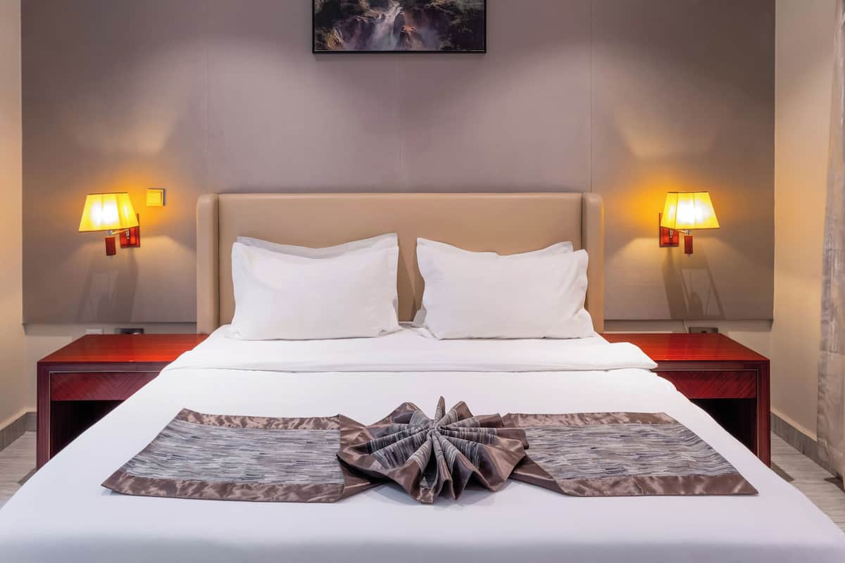 Odada kasa, ses yalıtımı, ücretsiz kablosuz İnternet