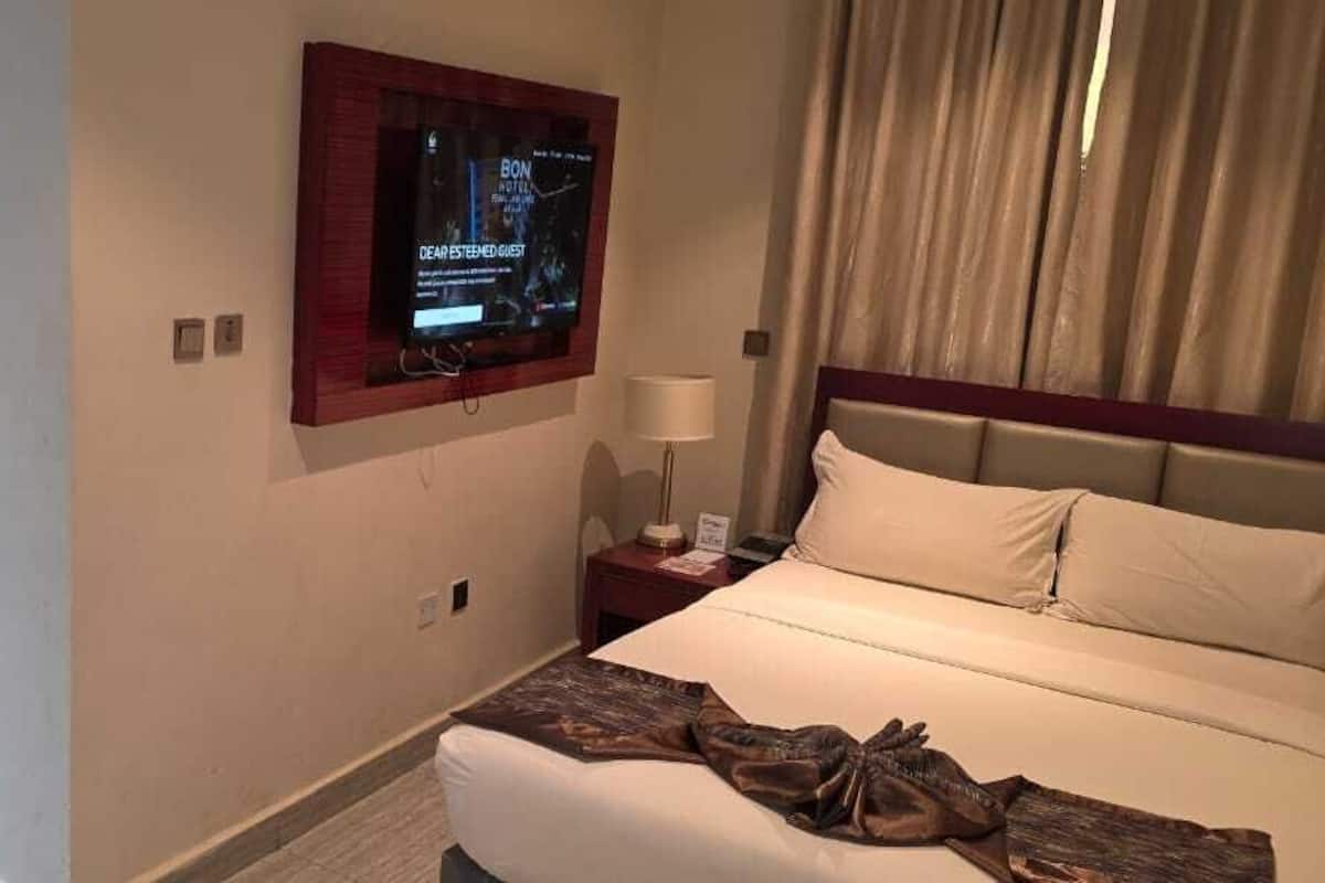 Classic Room | In-room safe, soundproofing, free WiFi