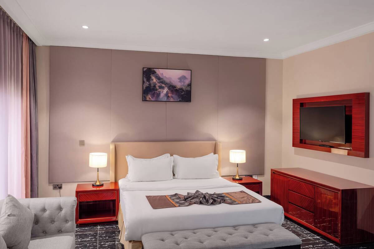 Luksushuone | Tallelokero huoneessa, äänieristys, ilmainen Wi-Fi