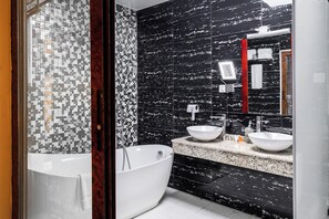 Executive Suite | Bathroom - BON Hotel Pearl Jabi Lake (Abuja)