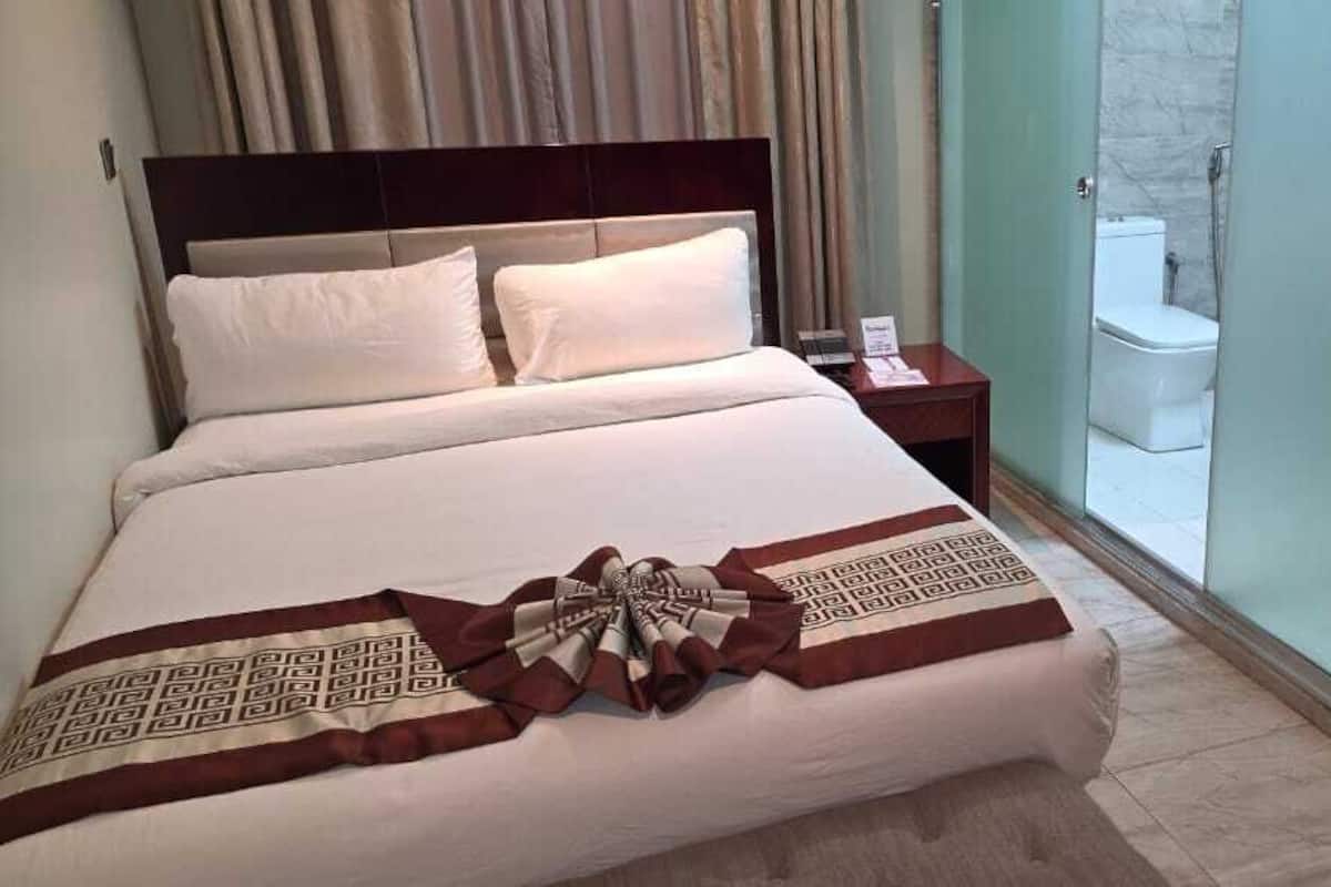 In-room safe, laptop workspace, soundproofing, free WiFi