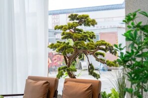 Lobby sitting area - MANNSIC Hotel Capital Airport Xinguozhan (Beijing)