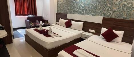 Kolmen hengen superior-huone