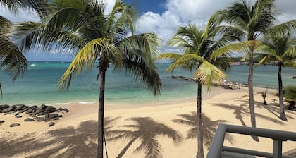 Charming studio with splendid Caribbean Sea view & pool/beach access