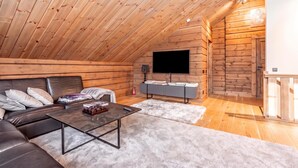 Maison Standard, 4 chambres, 2 salles de bains (Idre Luxury Chalet Winter Haven /w) | Aire de séjour | Téléviseur connecté