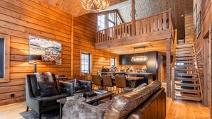 Maison Standard, 4 chambres, 2 salles de bains (Idre Luxury Chalet Winter Haven /w) | Aire de séjour | Téléviseur connecté