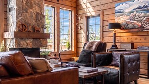 Maison Standard, 4 chambres, 2 salles de bains (Idre Luxury Chalet Winter Haven /w) | Aire de séjour | Téléviseur connecté