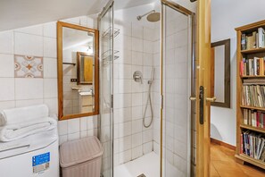 Honeymoon Apartment, Multiple Bedrooms (Champlas Suite) | Bathroom | Shower, hair dryer, bidet, towels - Champlas Suite (Sestriere)